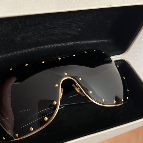 VERSACE SUNGLASSES BLACK with Gold Studs Comes with a box - Picture 10 of 10